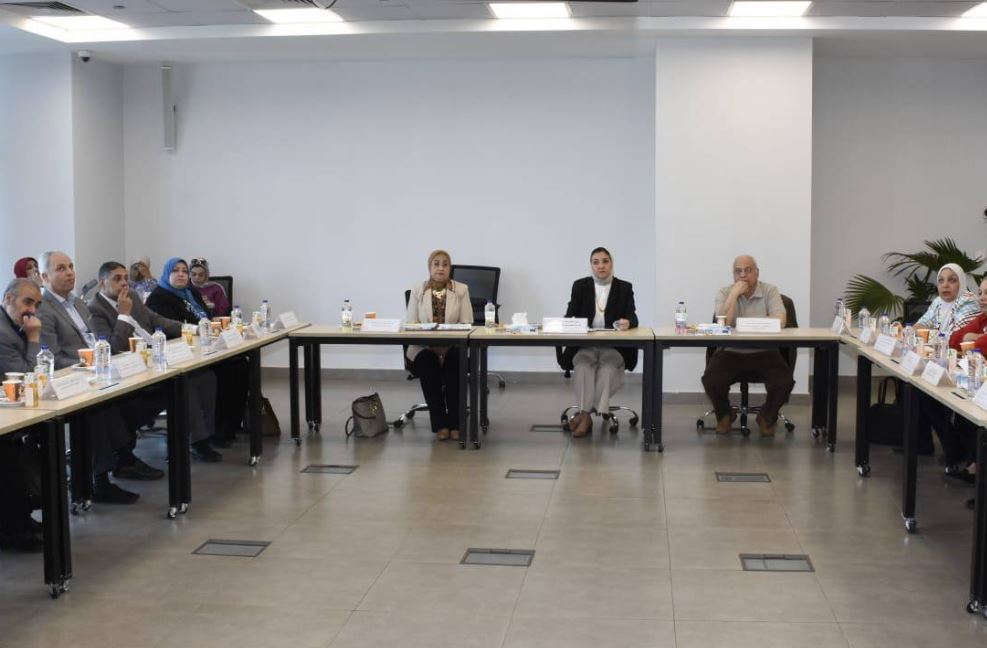 جامعة عين شمس تناقش تعظيم دور التعليم أونلاين بما يتوافق مع القانون