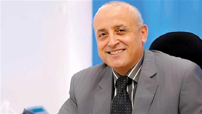 رئيس مدينة الأقصر يشارك الأقباط الاحتفال بعيد القيامة ويوزع الهدايا على الأطفال
