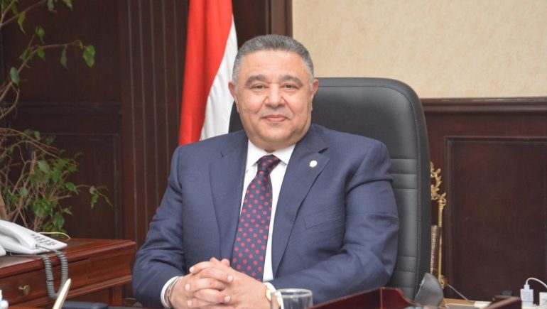 محافظ البحر الأحمر يستعرض المقومات السياحية خلال معرض سوق السفر العربي بدبي