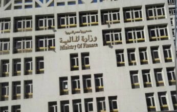 المالية: الدين الحكومي يواصل الهبوط واستثمارات الأجانب في أذون الخزانة 41.3 مليار دولار