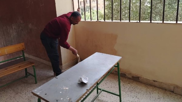 شاهد.. إعادة دهان فصول وجدران المدارس بتعليمات من وزير التعليم شاهد.. إعادة دهان فصول وجدران المدارس بتعليمات من وزير التعليم