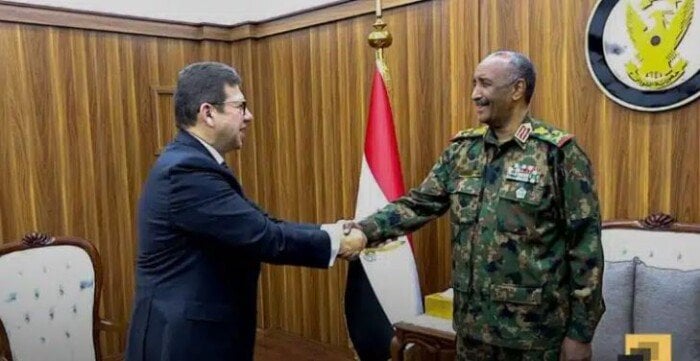 عاجل.. رئيس المخابرات العامة يلتقى بالفريق عبد الفتاح البرهان فى بورسودان عاجل.. رئيس المخابرات العامة يلتقى بالفريق عبد الفتاح البرهان فى بورسودان