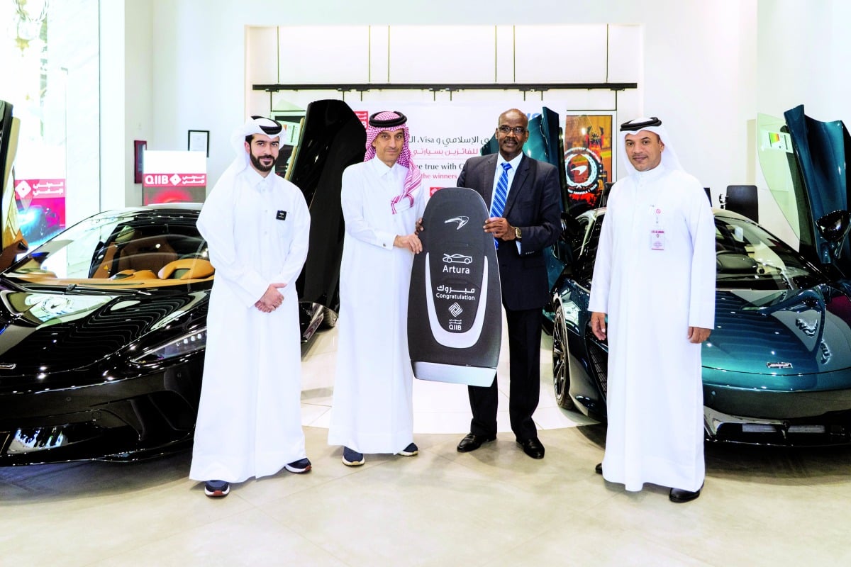 الدولي الإسلامي يحتفل بتسليم سيارتي ماكلارين للفائزين الدولي الإسلامي يحتفل بتسليم سيارتي ماكلارين للفائزين