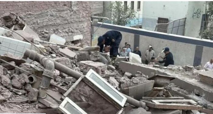 إخلاء 4 عقارات مجاورة لمنزل أسيوط المنهار