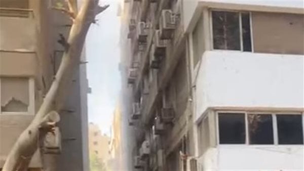 إخلاء مقر صحيفة وسكان عقار في الدقي بسبب حريق المبنى.. والحماية المدنية تحاول السيطرة إخلاء مقر صحيفة وسكان عقار في الدقي بسبب حريق المبنى.. والحماية المدنية تحاول السيطرة