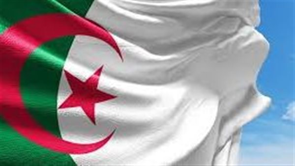 الجزائر تعلن 12 موظفًا بسفارة فرنسا أشخاصًا غير مرغوب فيهم