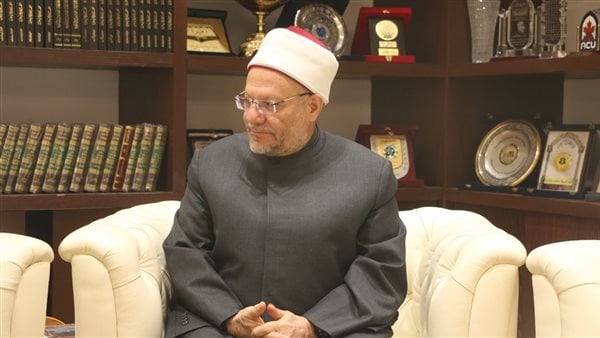 تعيين الدكتور شوقي علام مفتي الجمهورية السابق عميدًا للمعهد العالي للدراسات الإسلامية تعيين الدكتور شوقي علام مفتي الجمهورية السابق عميدًا للمعهد العالي للدراسات الإسلامية