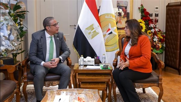 وزيرة التنمية المحلية تتابع مع محافظ الفيوم ملفات التصالح والرقابة على الوقود