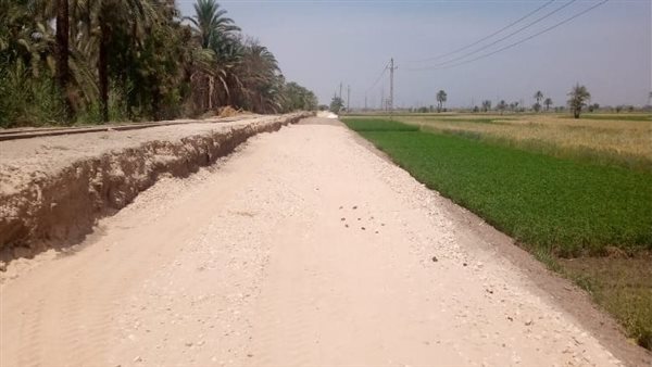 استجابة لطلب الأهالي.. فتح الطريق الموازى ل”قطار مصنع أرمنت” بالأقصر استجابة لطلب الأهالي.. فتح الطريق الموازى ل”قطار مصنع أرمنت” بالأقصر