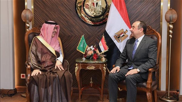 وزير قطاع الأعمال يبحث مع السفير السعودي تعزيز التعاون وفرص الاستثمار وزير قطاع الأعمال يبحث مع السفير السعودي تعزيز التعاون وفرص الاستثمار