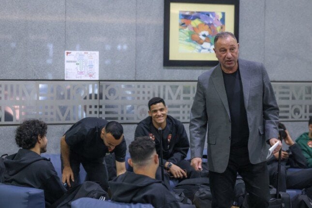انتهاء الأزمة.. الأهلي يسافر بطائرة خاصة إلى جنوب إفريقيا لمواجهة صن داونز انتهاء الأزمة.. الأهلي يسافر بطائرة خاصة إلى جنوب إفريقيا لمواجهة صن داونز