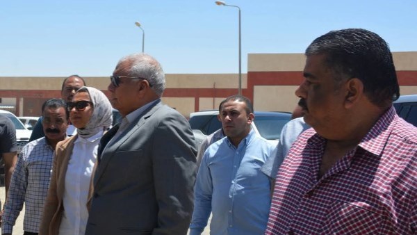 أخبار الوادي الجديد.. المحافظ يتفقد جاهزية صوامع توريد القمح ويشهد ختام سباق بغداد للهجن أخبار الوادي الجديد.. المحافظ يتفقد جاهزية صوامع توريد القمح ويشهد ختام سباق بغداد للهجن