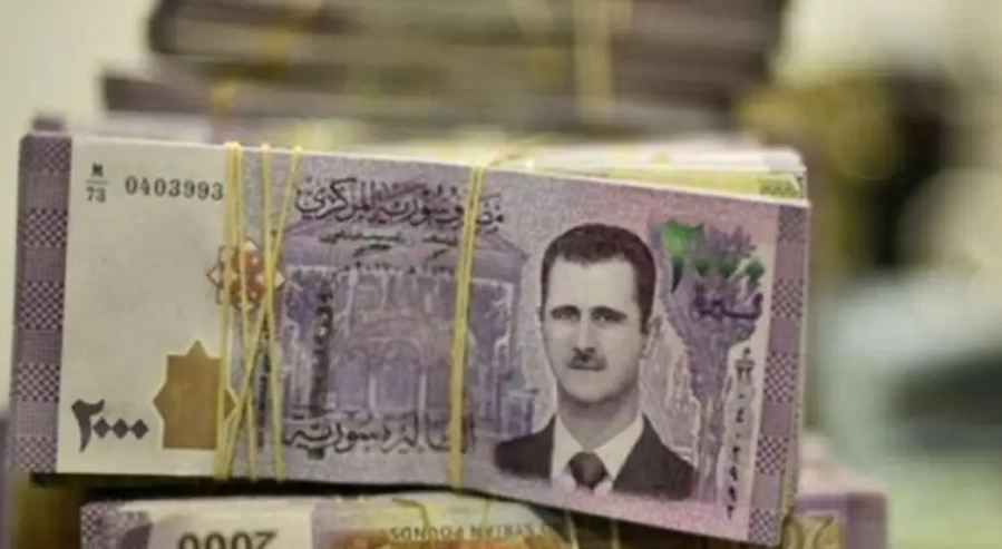 سعر الليرة السورية أمام الدولار الأمريكي اليوم الأربعاء 16-4-2025.. تخطت الـ11 ألفا للدولار الواحد