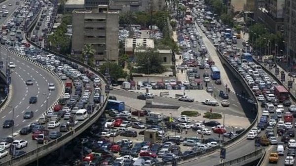 تباطؤ حركة سير السيارات على أغلب طرق ومحاور القاهرة والجيزة