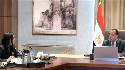 رئيس الوزراء يتابع مع وزيرة التضامن الاجتماعي ملفات عمل الوزارة رئيس الوزراء يتابع مع وزيرة التضامن الاجتماعي ملفات عمل الوزارة