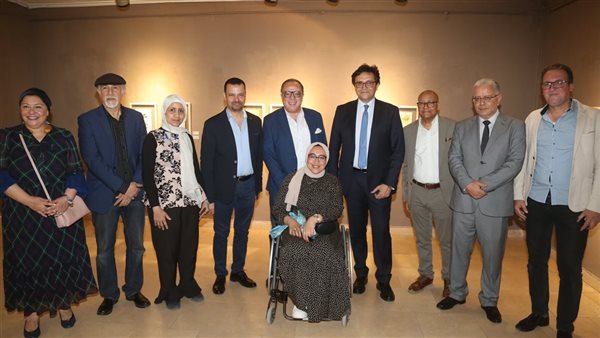 اليوم العالمي للفن.. وزير الثقافة يتفقد عددًا من معارض الفنون التشكيلية بدار الأوبرا