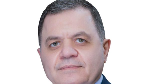 وزير الداخلية يهنئ البابا تواضروس وكبار المسئولين بعيد القيامة المجيد