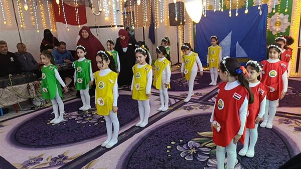 بعلم مصر والمموه .. احتفالات طلابية في كل مدارس دمياط