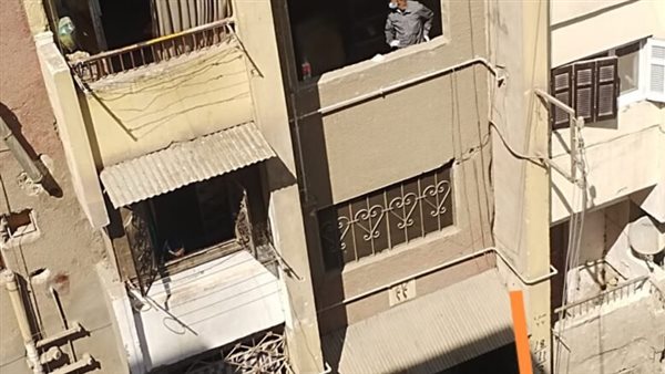 العمارة اتقلبت.. فتاة ترتكب فعلًا صادما فى أسوان