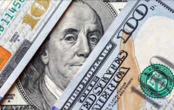 الدولار يهبط لأدنى مستوياته منذ 3 سنوات بسبب رسوم ترامب الجمركية