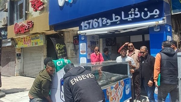 محافظ الجيزة يغلق ١٢ فرعًا لمحال بيع الحلويات ومنتجات الألبان