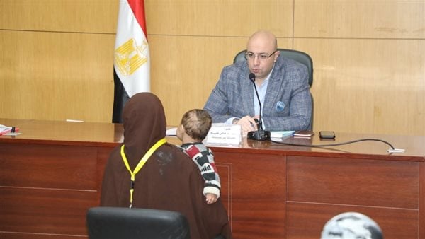 في لقائه الأسبوعي بالمواطنين.. محافظ بني سويف يوجه بحلول عاجلة ودعم اجتماعي للفئات الأولى بالرعاية في لقائه الأسبوعي بالمواطنين.. محافظ بني سويف يوجه بحلول عاجلة ودعم اجتماعي للفئات الأولى بالرعاية