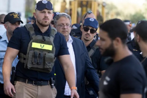 حماس: اقتحام بن غفير للحرم الإبراهيمي والمستوطنين للأقصى انتهاك صارخ ونحذر من “مغبّة استمرار هذه الاعتداءات ونحمل إسرائيل كامل المسؤولية عن تداعياتها
