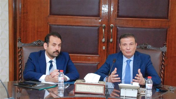 وزير الزراعة يناقش تسهيل توريد القمح المحلي مع الجمعيات التعاونية لتحقيق الاكتفاء الذاتي وزير الزراعة يناقش تسهيل توريد القمح المحلي مع الجمعيات التعاونية لتحقيق الاكتفاء الذاتي