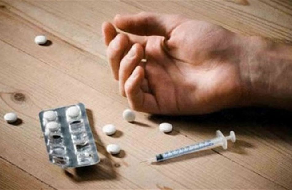 «الميديا فضحتهم».. كشف ملابسات تعاطي شابين المخدرات بشوارع المعادي