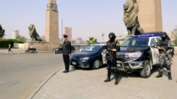 القبض على قائد سيارة ملاكى لطمس لوحاتها المعدنية بشريط لاصق