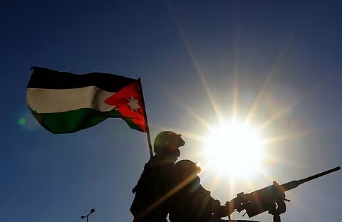 توجيه تهم تتعلق بالإرهاب إلى 16 موقوفا على خلفية مخططات أحبطها الأمن الأردني واحالة القضايا إلى المحكمة والتهم قد تصل إلى السجن 15 عام