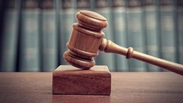المشدد7 سنوات والحبس 5 سنين وغرامة مالية.. معاقبة 3 متهمين استغلوا سلطاتهم الوظيفية