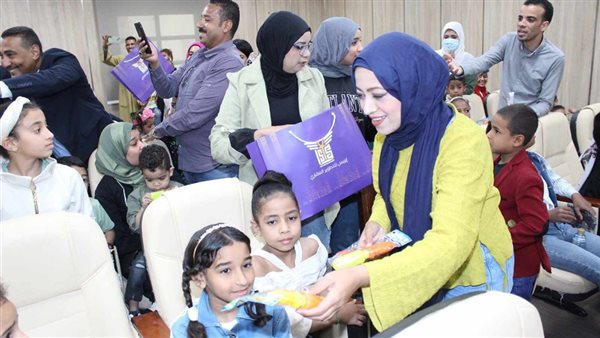 مهرجان مسرح الجنوب يُنظم عروضًا لنزلاء معهد أورام قنا