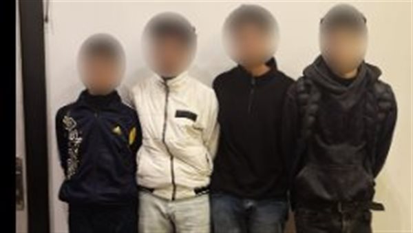 ضبط 4 أشخاص ظهروا بمقطع فيديو يحملون أسلحة بيضاء في الإسكندرية