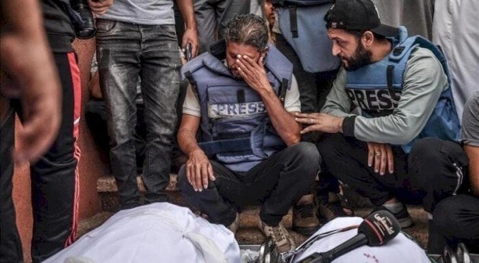 استشهاد 13 فلسطينيا وإصابة آخرين في قصف إسرائيلي استشهاد 13 فلسطينيا وإصابة آخرين في قصف إسرائيلي