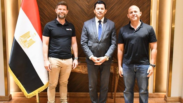 وزير الرياضة يستقبل مسئولي آيرون مان وزير الرياضة يستقبل مسئولي آيرون مان