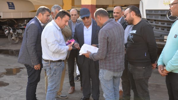 محافظ الدقهلية خلال زيارة مفاجئة لجراج حي غرب المنصورة هذا الأمر