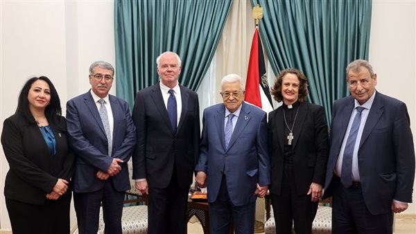 الرئيس عباس يستقبل وفدًا كنسيًا دوليًا من أجل السلام الرئيس عباس يستقبل وفدًا كنسيًا دوليًا من أجل السلام