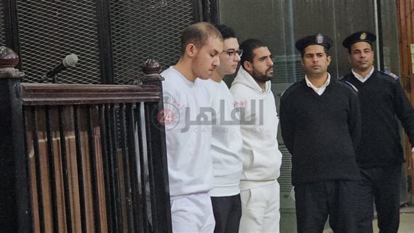 لورود تقرير الصحة النفسية.. تأجيل محاكمة المتهمين بقتل نجل سفير سابق بالشيخ زايد لـ15 مايو لورود تقرير الصحة النفسية.. تأجيل محاكمة المتهمين بقتل نجل سفير سابق بالشيخ زايد لـ15 مايو