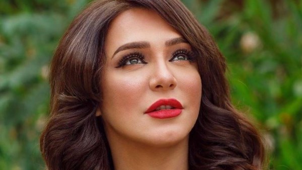 شطب الفنانة سلاف فواخرجي من نقابة الفنانين السوريين بسبب تصريحاتها