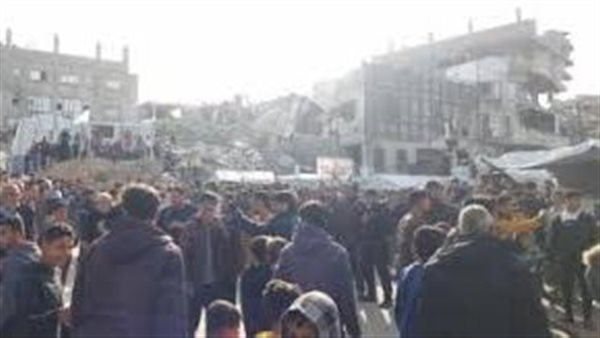 متظاهرون في شمال غزة يطالبون حماس بوقف الحرب متظاهرون في شمال غزة يطالبون حماس بوقف الحرب