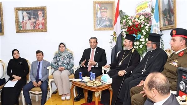 محافظ دمياط يزور كنيسة الروم الأرثوذكس لتقديم التهنئة بمناسبة عيد القيامة المجيد
