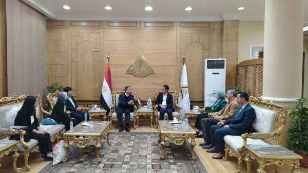 لتعزير التعاون المشترك .. رئيس جامعة بنها يستقبل وفدا من “ووهان الصينية” لتعزير التعاون المشترك .. رئيس جامعة بنها يستقبل وفدا من “ووهان الصينية”