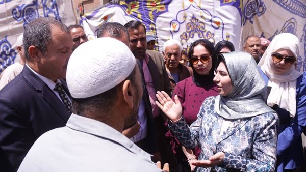نائب محافظ دمياط تتفقد خدمات مبادرة بداية في كفر سعد