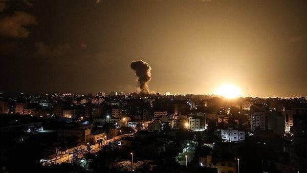فلسطين.. مدفعية الاحتلال تستهدف المناطق الشرقية لحيي الزيتون والشجاعية شرق مدينة غزة