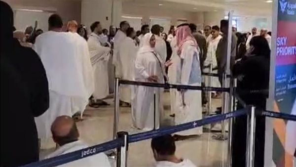 الناس مفترشة المطار.. أزمة في تأشيرة الترانزيت تتسبب في منع دخول المسافرين السعودية | صور الناس مفترشة المطار.. أزمة في تأشيرة الترانزيت تتسبب في منع دخول المسافرين السعودية | صور