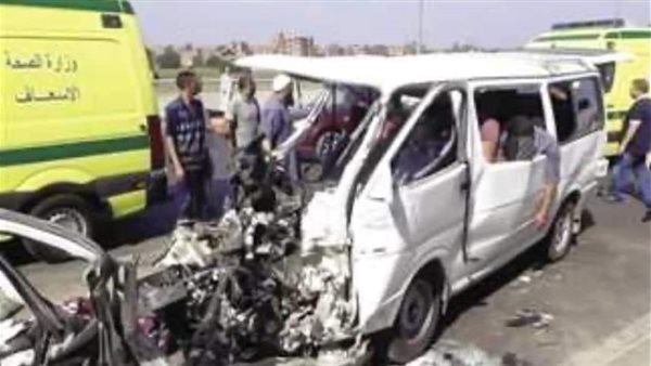 بالأسماء.. مصرع شخص وإصابة 12 آخرين إثر حادث ميكروباص