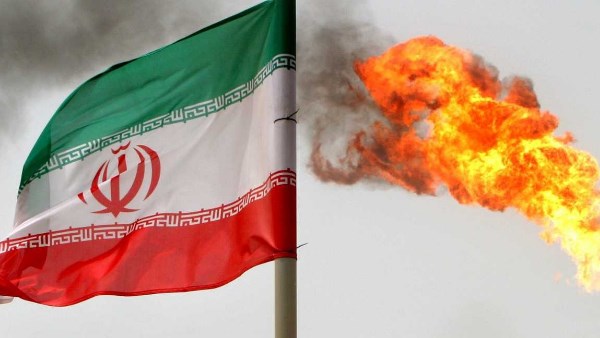 النفط يتجه لارتفاع أسبوعي مع تصاعد العقوبات ضد إيران