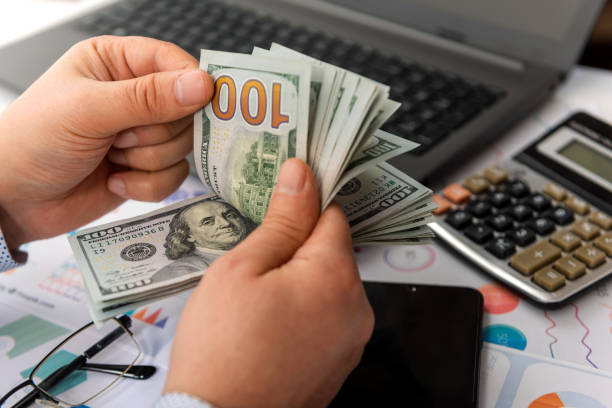 تجاوز 51 جنيهًا.. تذبذب سعر الدولار مقابل الجنيه اليوم الخميس 17 أبريل 2025