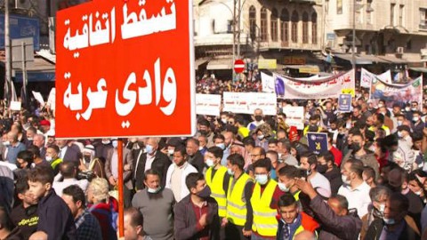 الكيان يخشى تكرار هجوم أكتوبر من الحدود الأردنيّة الطويلة ويُحذّر من تفعيل المُسيّرات.. بالمقارنة مع الحدود المصريّة فإنّ هناك مزايا وعيوبًا بالحدود مع المملكة.. الشعب الأردنيّ يعتبر الصهاينة ألّد الأعداء الكيان يخشى تكرار هجوم أكتوبر من الحدود الأردنيّة الطويلة ويُحذّر من تفعيل المُسيّرات.. بالمقارنة مع الحدود المصريّة فإنّ هناك مزايا وعيوبًا بالحدود مع المملكة.. الشعب الأردنيّ يعتبر الصهاينة ألّد الأعداء